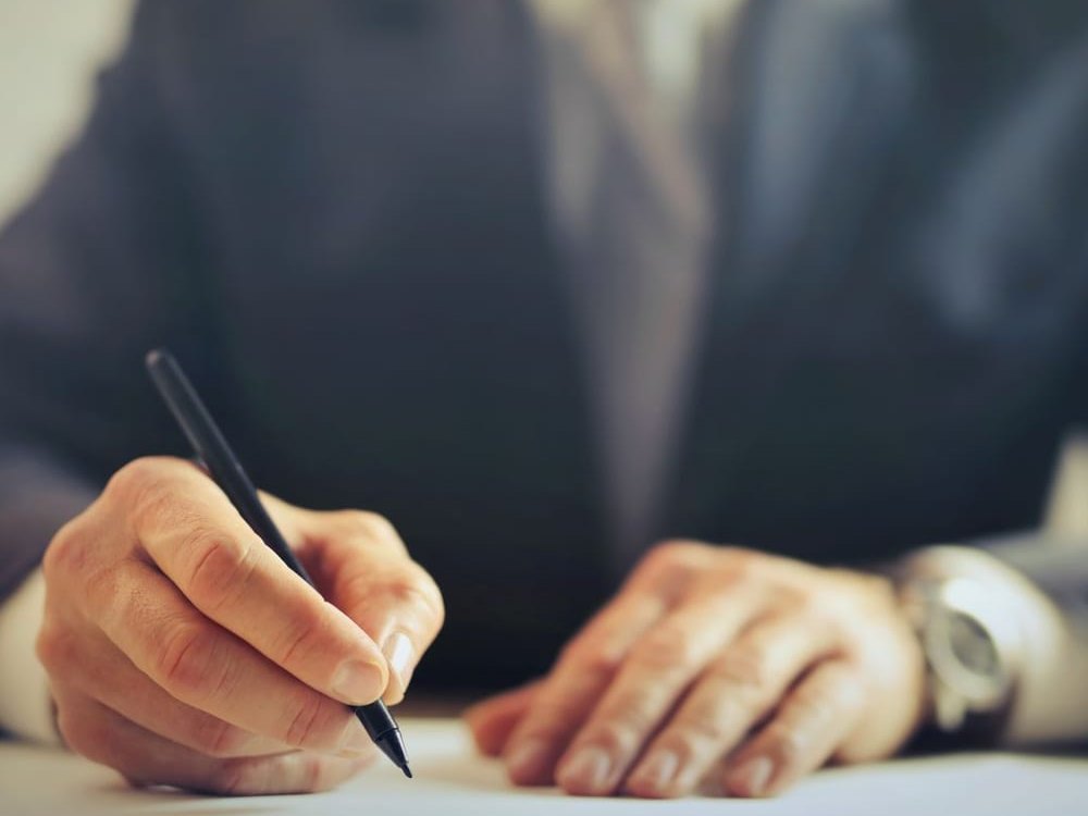 Semnarea documentelor la biroul notarial