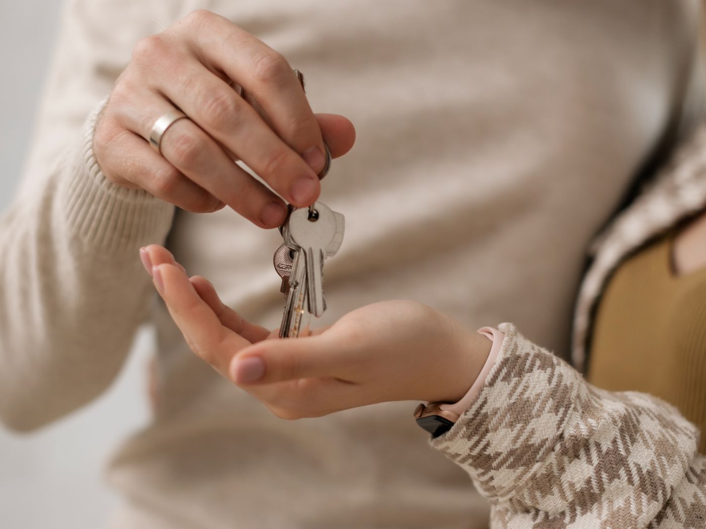 Predarea cheilor după finalizarea tranzacției imobiliare